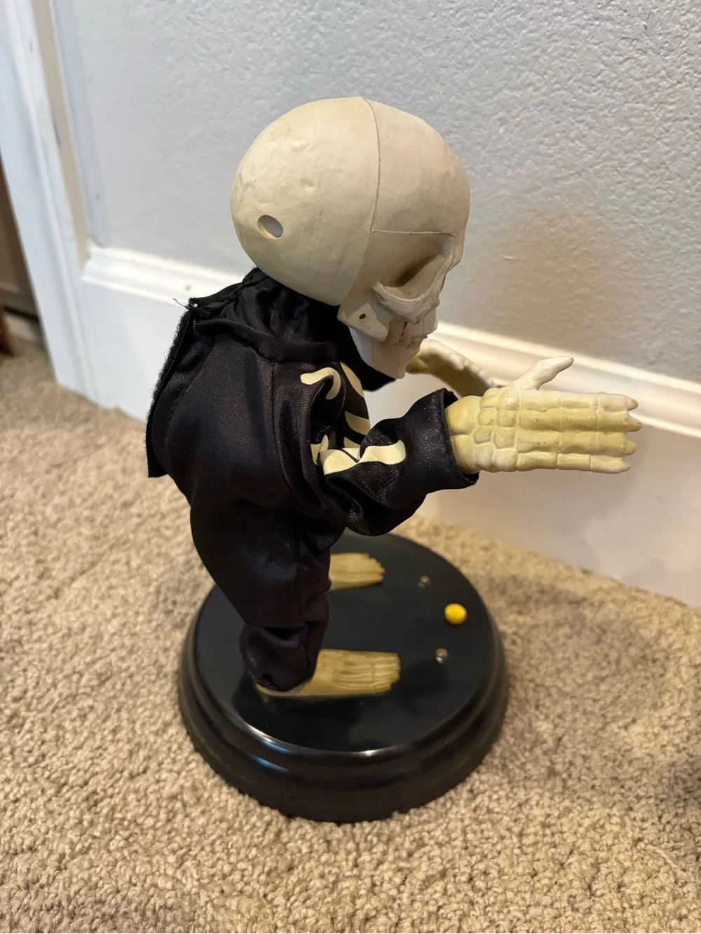 Gemmy Grave Raver Livin La Vida Loca animated dancing skeleton Sings/no movement